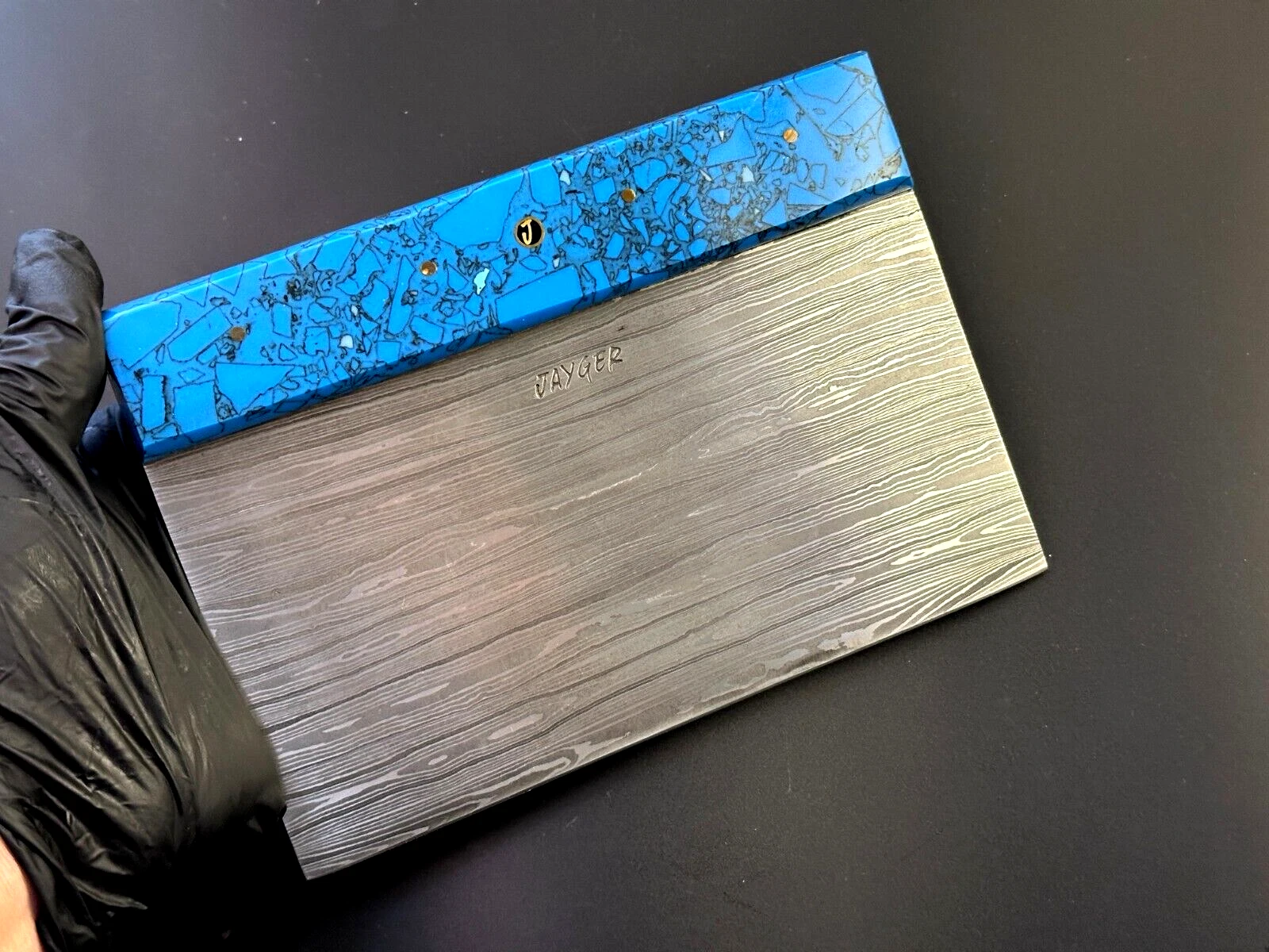 Jayger Handmade Pizza / Dough Cutter | Genuine Damascus Steel | Resin Handle
Opens in a new window o
