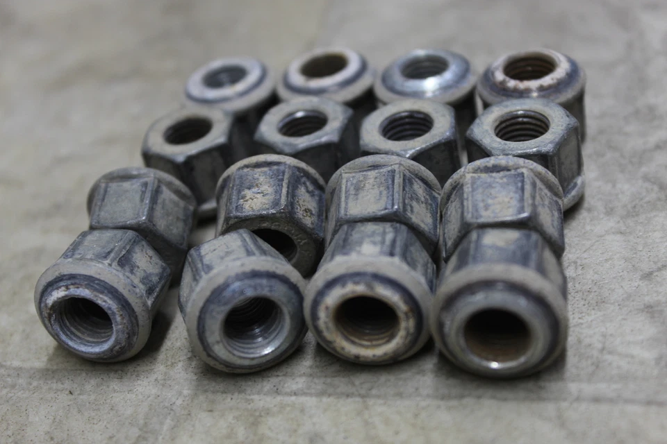 2005 Bombardier Outlander 400 OEM roda aro porcas porcas 250100042 - Imagem 3 de 4