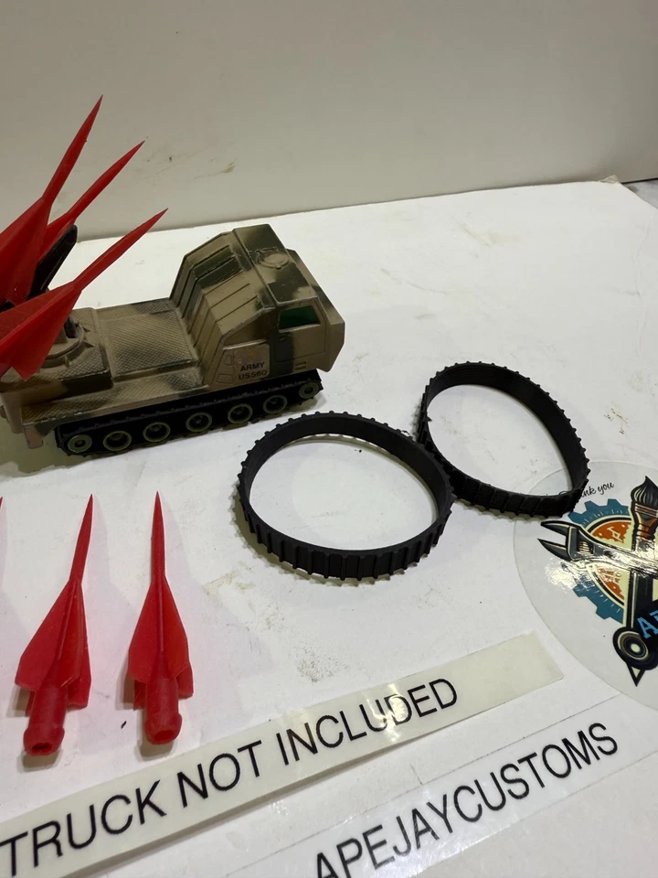 1 set of new tracks and 3 missiles  Matchbox Battle Kings K-117 SP Hawk Launcher - Image 2 of 4