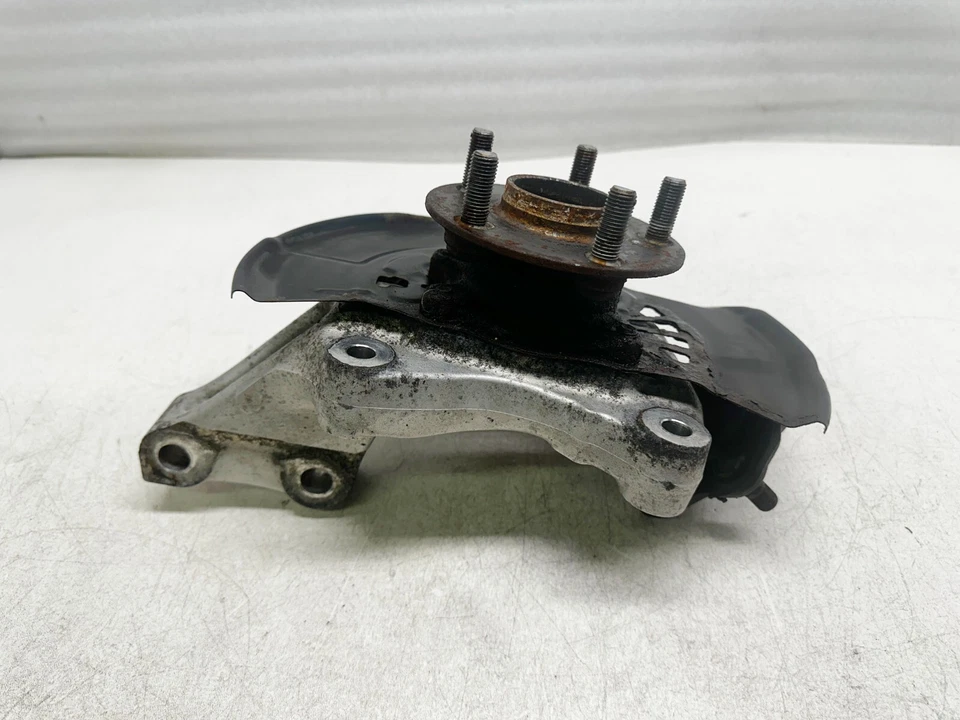 P408199 2010-2015 Toyota Prius buje de nudillo delantero husillo lado del conductor OEM Foto 2 de 4