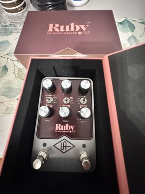 Universal Audio Ruby '63 Top Boost Amplifier Pedal