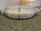Pyrex vintage Snowflake divided Casserole Dish w/ Clear Lid