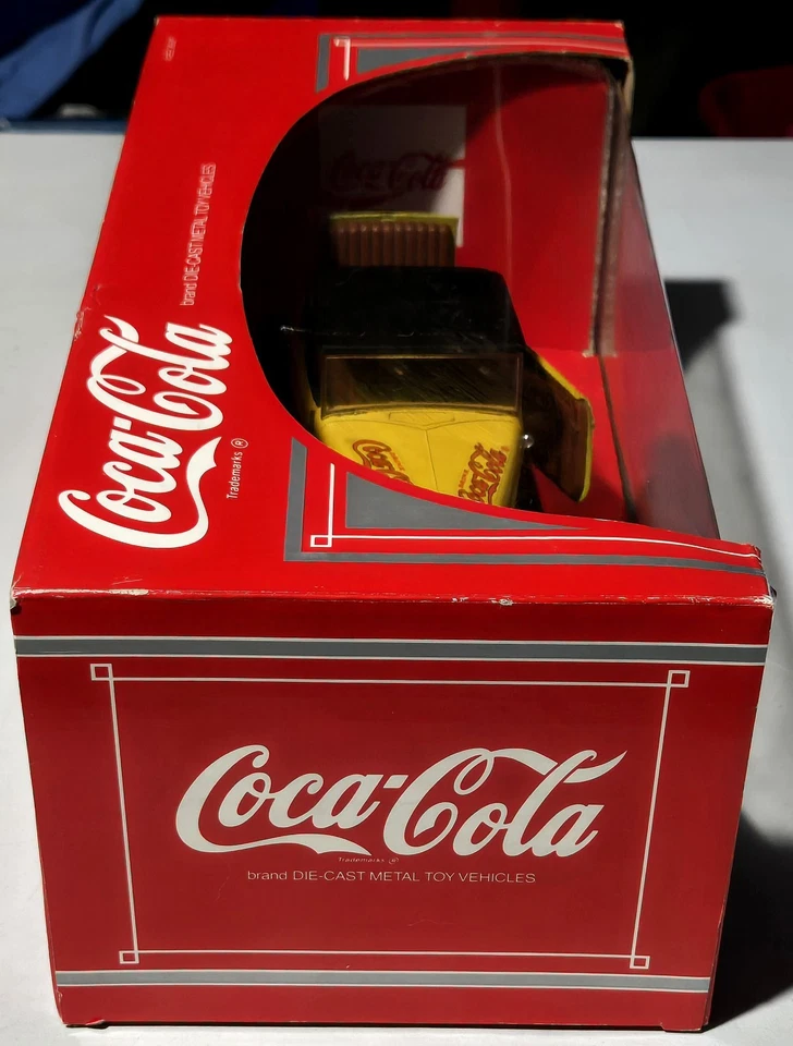 Solido 1934 Ford Roadster 1:19 Scale Coca-Cola Diecast France 9502 New Open Box - Image 4 of 4