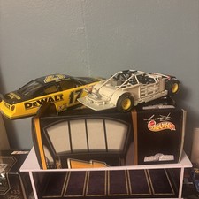 Hot Wheels Matt Kenseth 17 DeWalt Ford NASCAR 1:24 Diecast Racing Car 2000