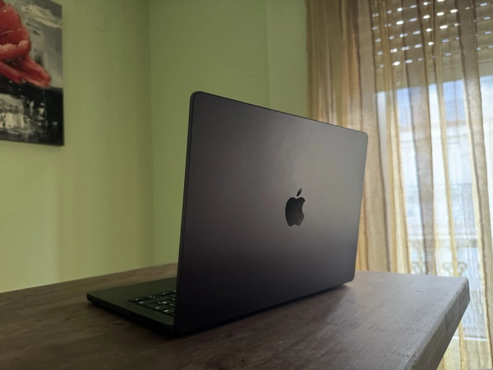 Apple MacBook Pro 14" M3 Pro · 18GB · 512GB, foto 3 de 5