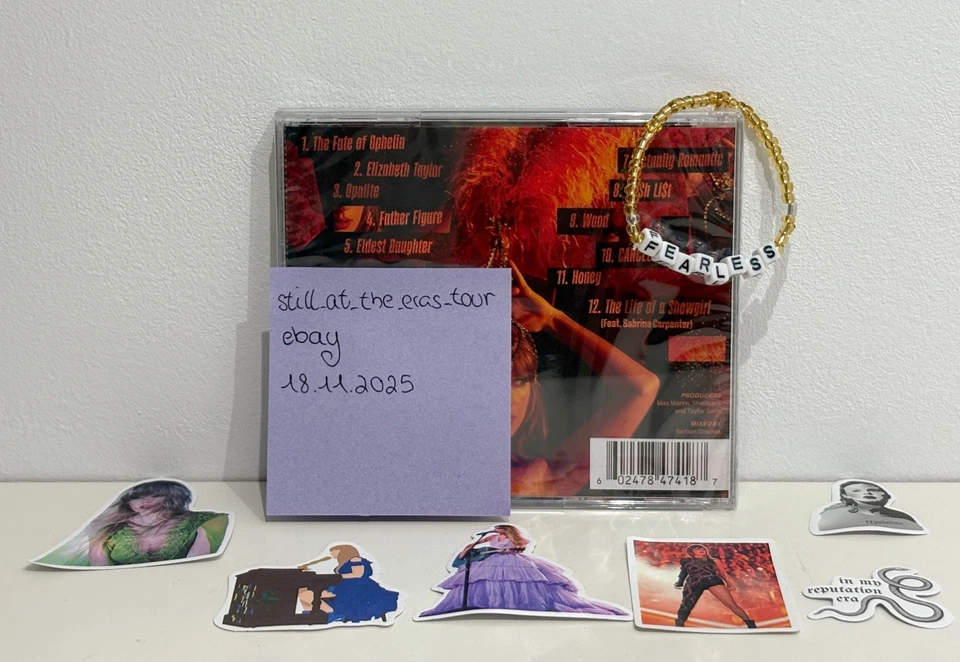 Taylor Swift - The Life of a Showgirl CD Hand-Signed Photo #3 (signiert) - Bild 2 von 4