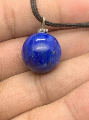 39 Carats Lapis Lazuli Round Pendent With Black Wire. - Picture 5 of 8