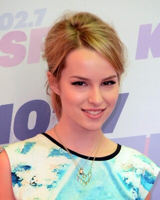 BRIDGIT MENDLER 8x10 PHOTO *