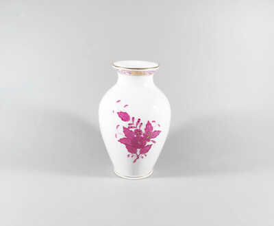 HEREND, RASPBERRY CHINESE BOUQUET APPONYI VASE, HANDPAINTED PORCELAIN ! (J316)