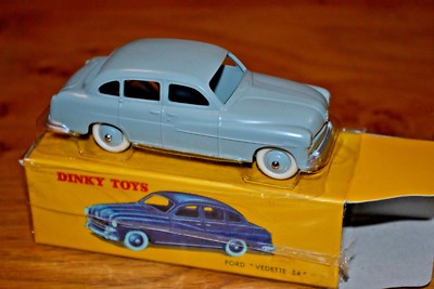 COFFRET COLLECTOR DINKY toy atlas 2010cabriolet ford thunderbird verte COFFRET COLLECTOR DINKY toy atlas 2010cabriolet ford thunderbird verte