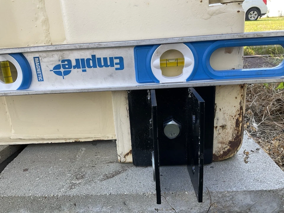 Soporte de montaje de madera para contenedor de envío Foto 2 de 4