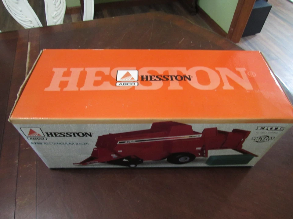 ERTL 1/16 DIE CAST HESSTON 4755 RECTANGULAR BALER - NIB - NEVER DISPLAYED - Image 2 of 4