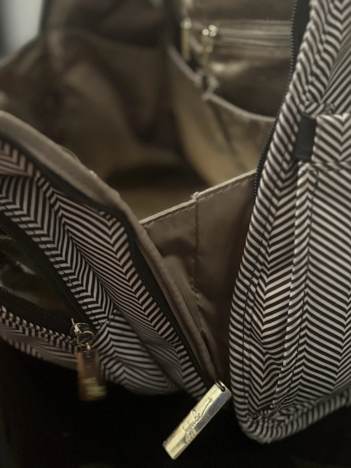 JuJuBe BFF Convertible Diaper Backpack Messenger Bag Memory Foam Chevron Black - Image 3 of 4