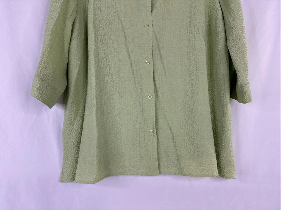 Top Maggie Barnes con botones para mujer talla grande 2X verde lima manga 3/4 Foto 4 de 4