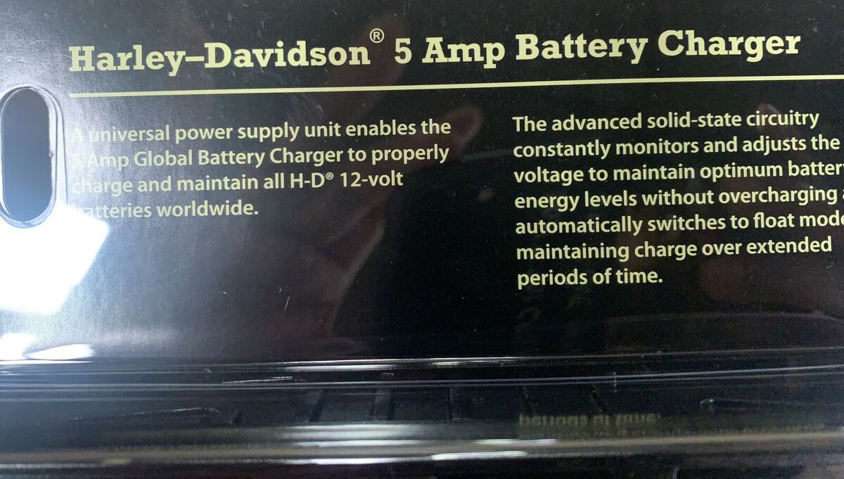 Harley-Davidson 1 Amp Battery Charger 66000304 For 12V or Harley-Davidson 1 Amp Battery Charger 66000304 For 12V or