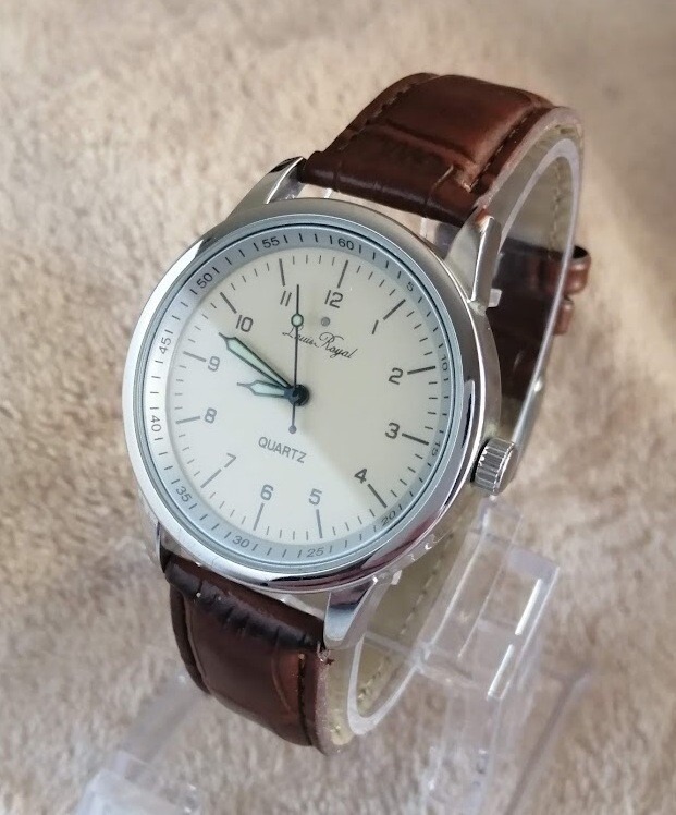Montre Louis Royal en cuir et métal argenté : l'élégance classique au masculin