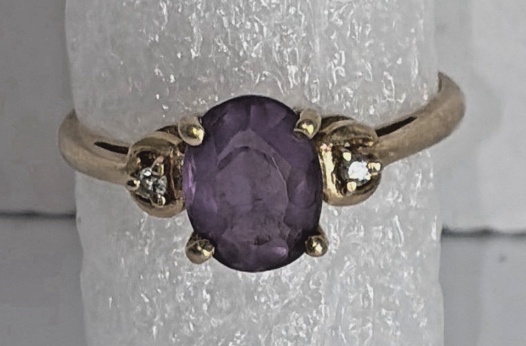 Vintage 14k Gold Amethyst Ring W/Small Diamond Accents Size 6.5/7, 2.59 Grams
