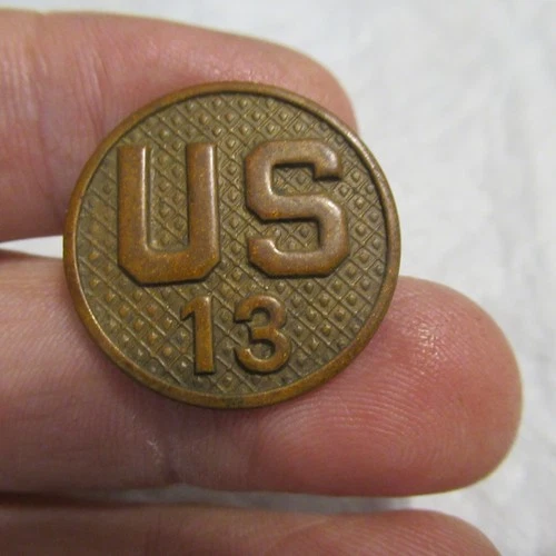 VINTAGE WW1 ERA US MILITARY TUNIC COLLAR PIN 13TH REGIMENT