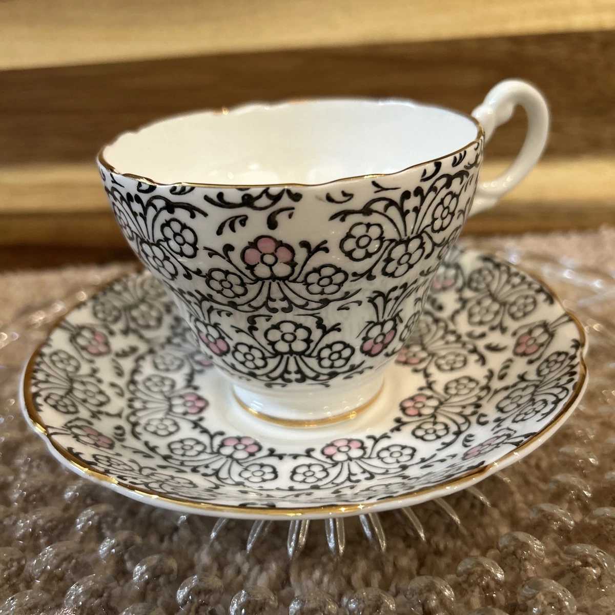 Staffordshire Tea Cup In Antique Ceramic & Porcelain Cups