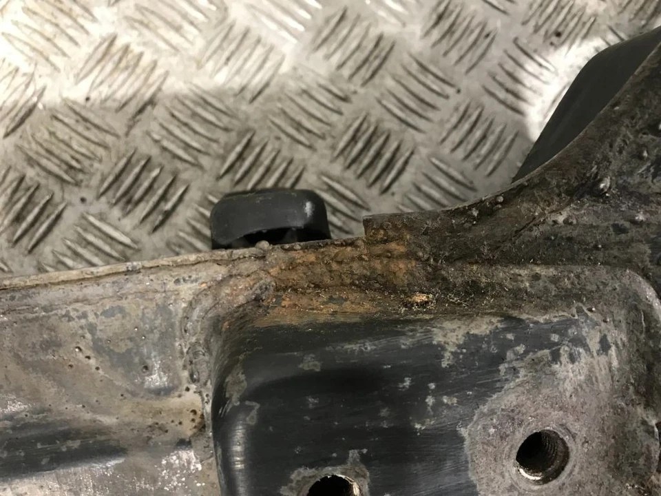 Portaejes delantero gasolina 92kW EMT24653 Mitsubishi Carisma 1998 - Imagen 2 de 4