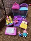 Peppa Pig Play House with Accessories, figures, and more — photo 1