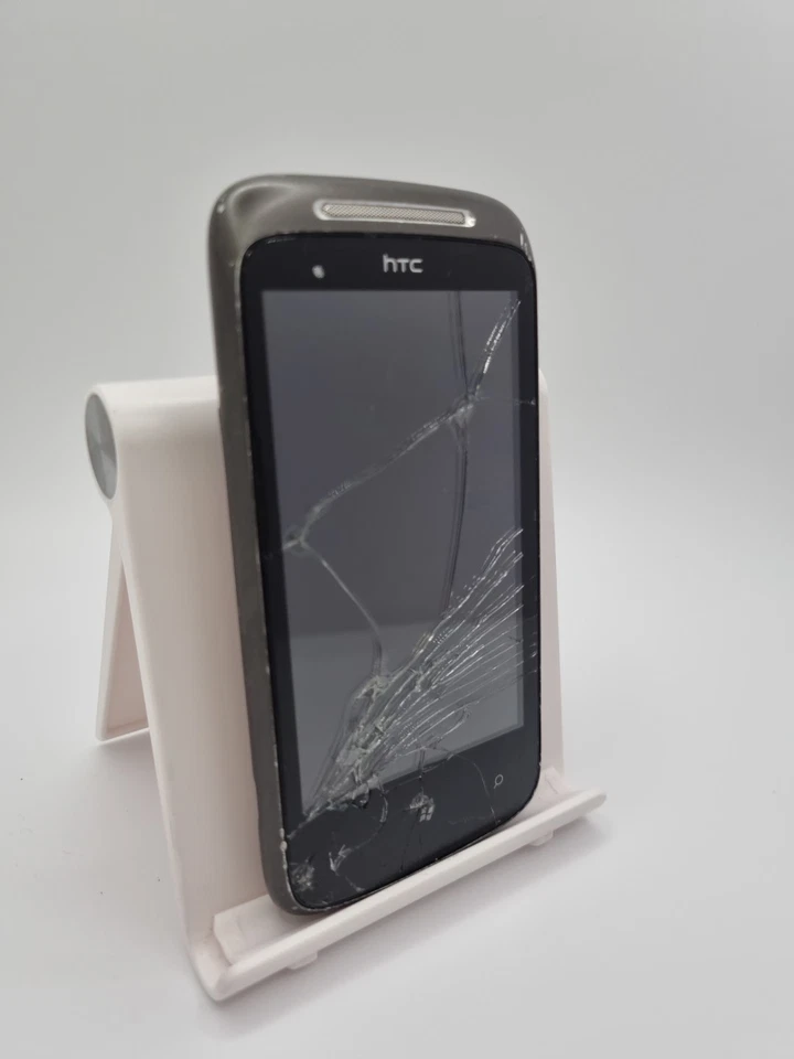 HTC 7 Mozart Black EE 8GB 3.7" 8MP Windows Smartphone Cracked Incomplete - Image 2 of 4
