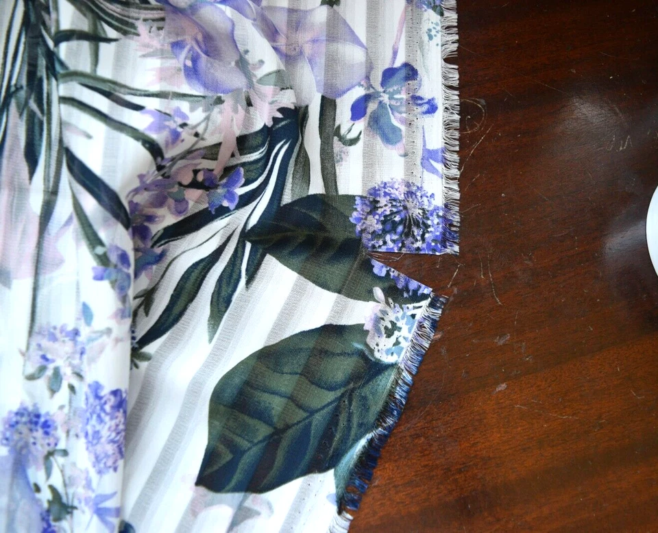 Tela floral de poliastro estampado chloe zhenyong tex co 1 yarda x 58" Foto 4 de 4