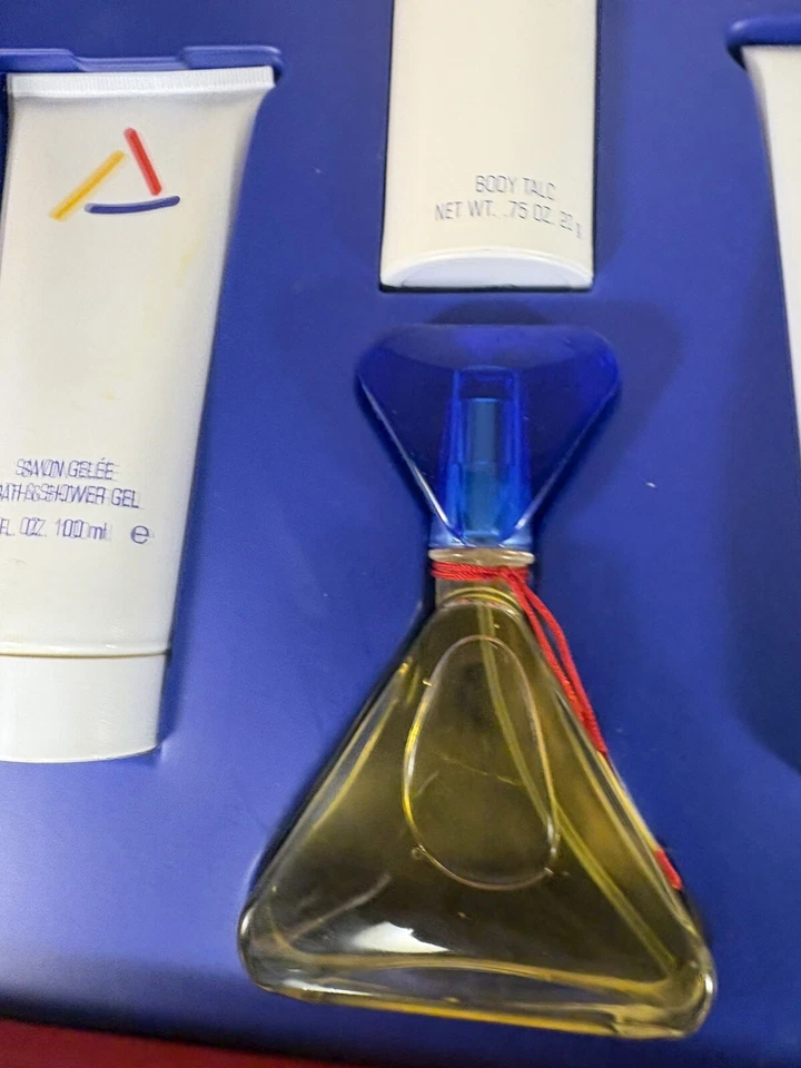 LIZ CLAIBORNE 50ML EDP SPRAY, 100ML Loción Corporal, Gel de Ducha, Talco (NUEVO CON CAJA) Foto 2 de 4