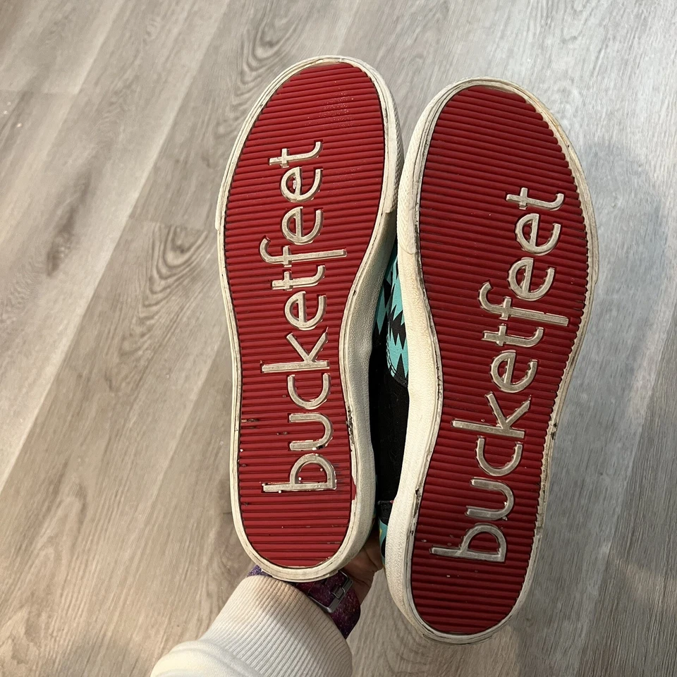 Zapatillas bajas Bucketfeet Southwest con estampado azteca de lona con cordones para mujer 7 Foto 2 de 4