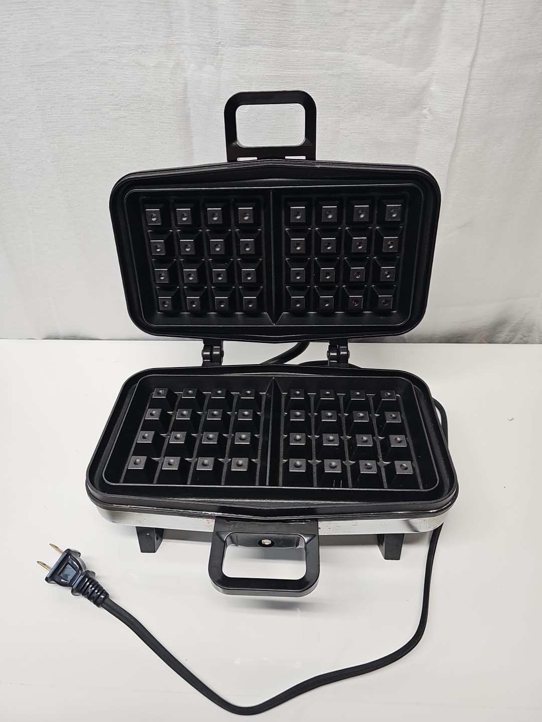 Vintage Vitantonio Belgian Waffler Waffle Iron Maker Chrome 550 Tested Works