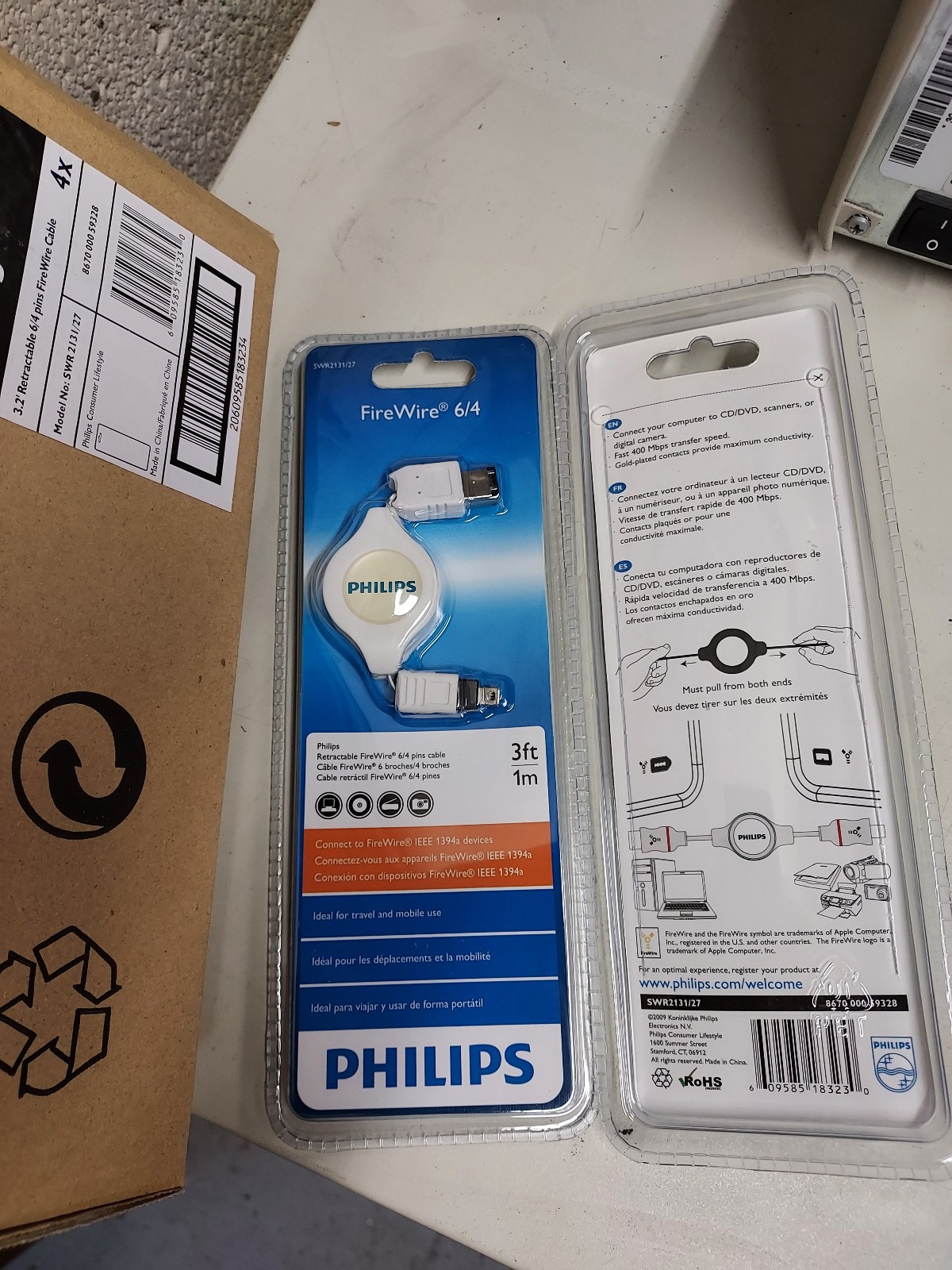 Philips retractable Firewire cord, 3 feet long, NIB