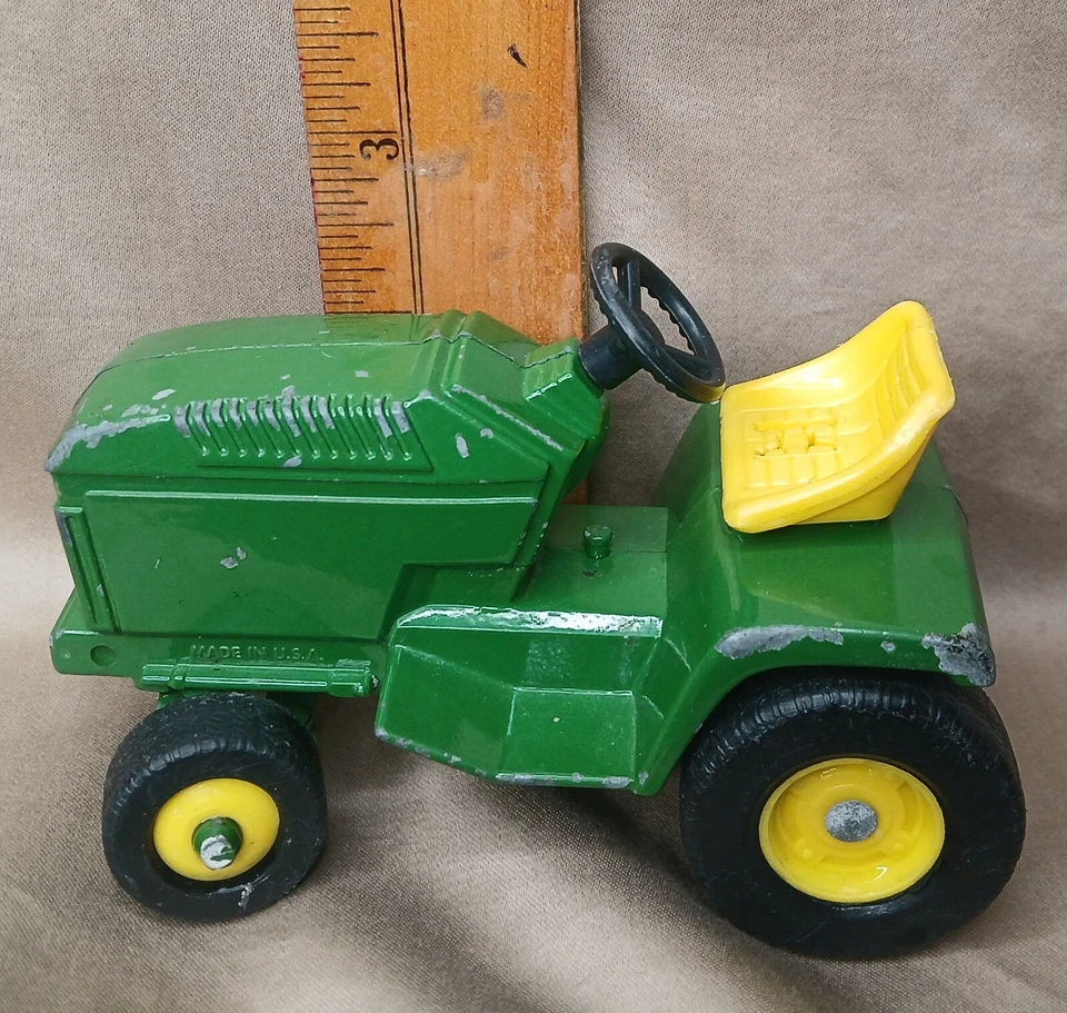 Cortacésped vintage verde ERTL John Deere modelo 1:16 0791 Foto 2 de 4