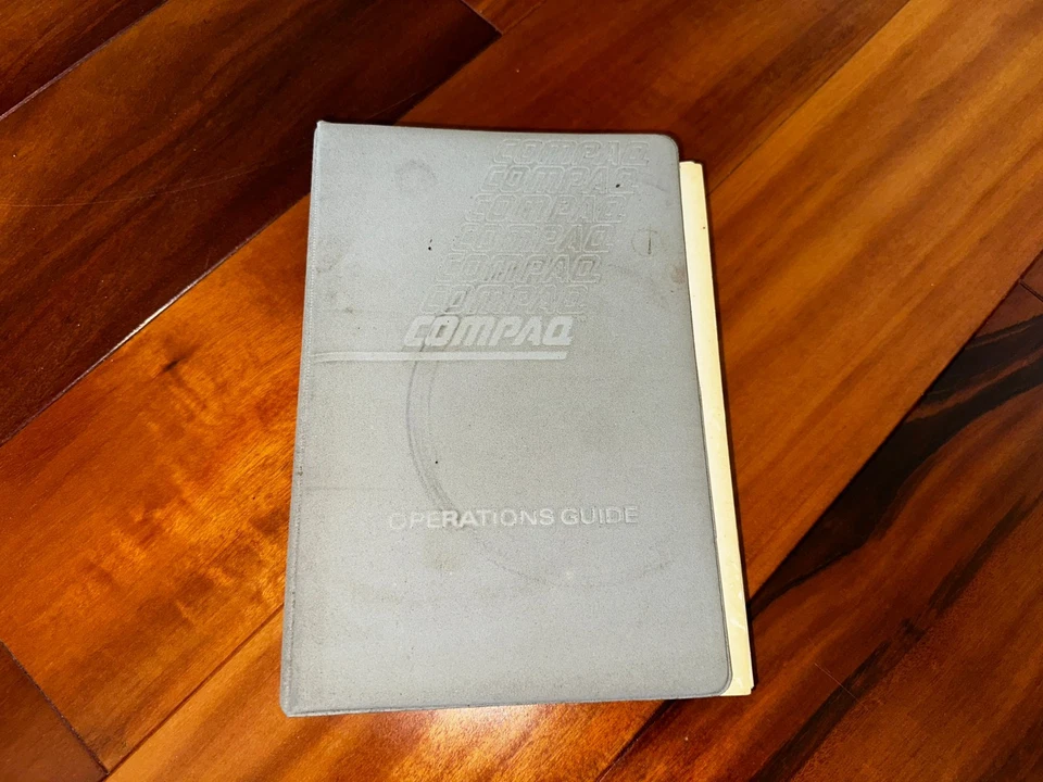 Guía de operaciones de computadora portátil Compaq de colección - manual encuadernado en espiral (década de 1980) Foto 2 de 4