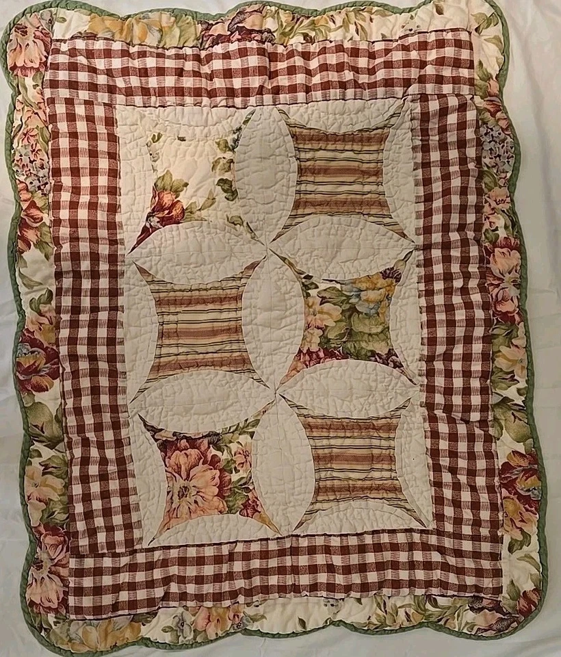 Cute Vtg 2 Country Farmhouse Quilt Pillow Shams w/Floral & Patchwork  27w x 23L  - Image 4 of 4