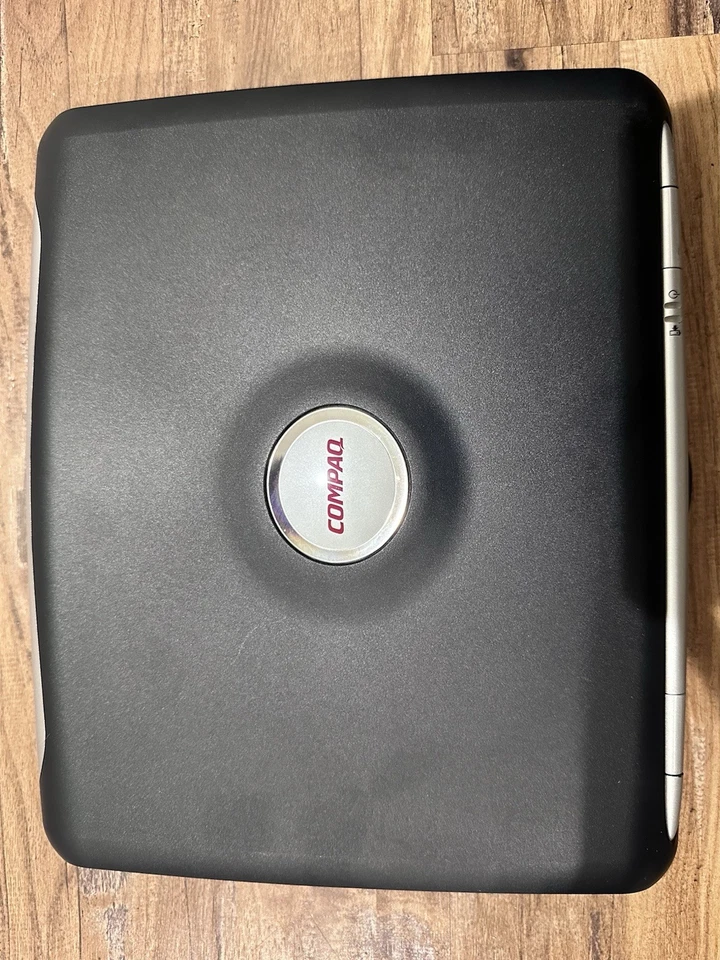 ¡Laptop Retro Compaq Presario 700! 756 MB RAM AMD Duron! Sin probar Foto 2 de 4