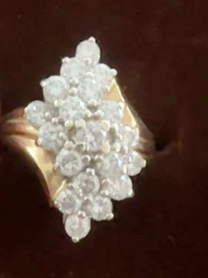 Anillo de cóctel grande de oro amarillo de 14 quilates con diamantes naturales de 2,5 quilates talla 5 1/2 Foto 2 de 4