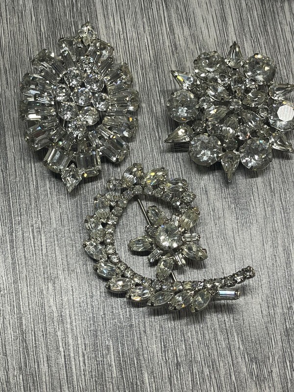 Weiss Brooch Pins set of 3 Rhinestone Brooch Pins 2" 2 1/2" Clear vintage