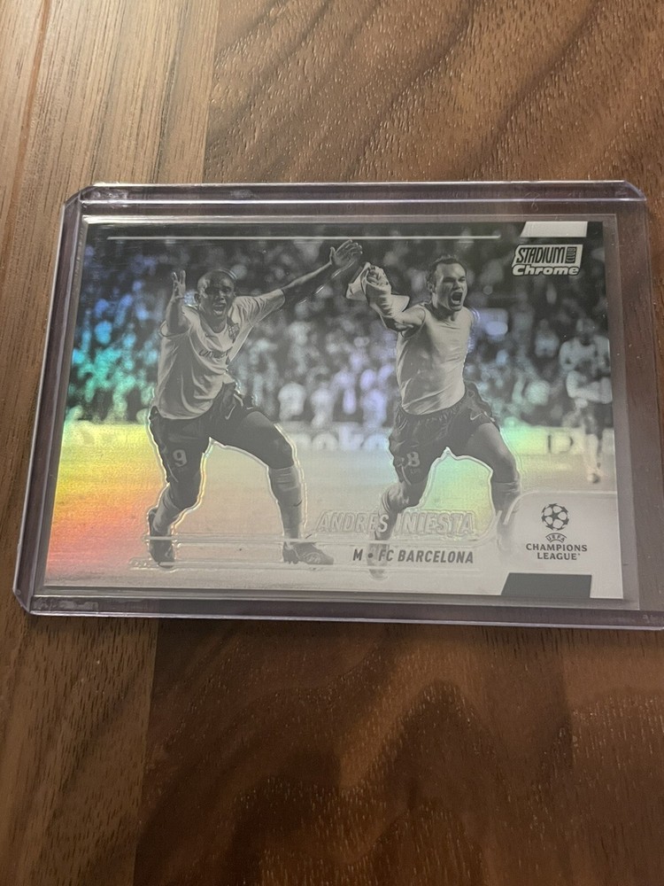 2021-22 UEFA Andres Iniesta Black & White /299 #8 Club Chrome Card