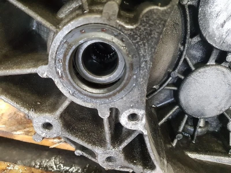 2006-2013 MK2 VOLVO C70 GEARBOX 2.4 DIESEL D5244T13 6 SPEED MANUAL 766R-7002-AA - Image 4 of 4