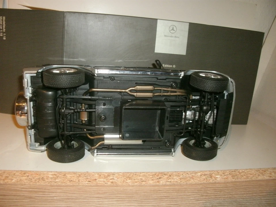 Autoart 1:18 Mercedes-Benz G-Modell, silber, OVP, Topzustand - Bild 4 von 4