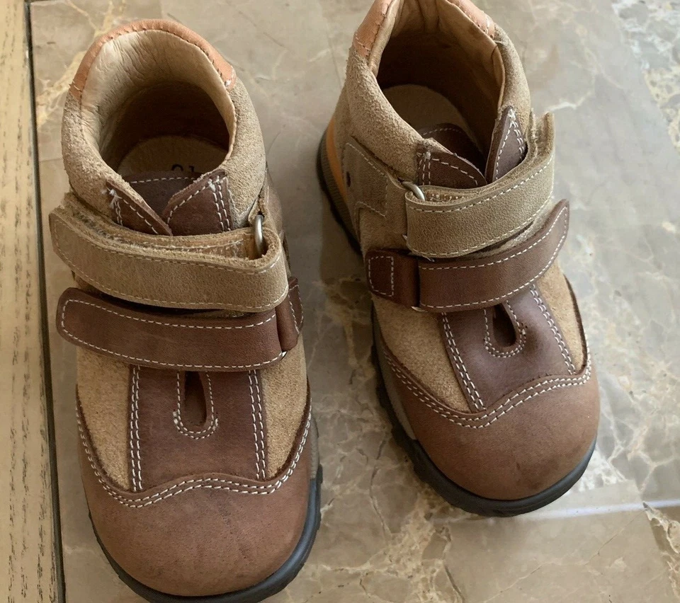 Nuevo en Caja Bebés Niños RSVP Botas Zapatos Tenis Parte Superior Alta 5.5 Euro 21 Adorable Foto 3 de 4