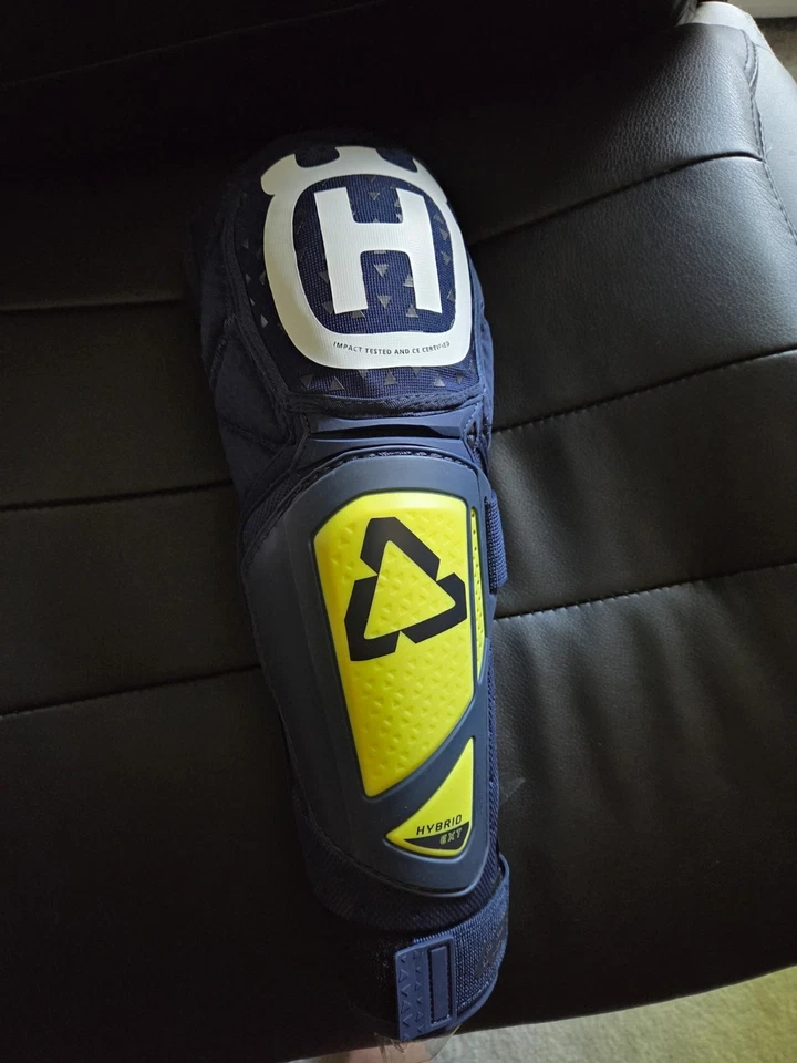 Par de rodilleras Husqvarna Kids Leatt 3DF híbridas EXTKnedilleras espinilleras Foto 3 de 4