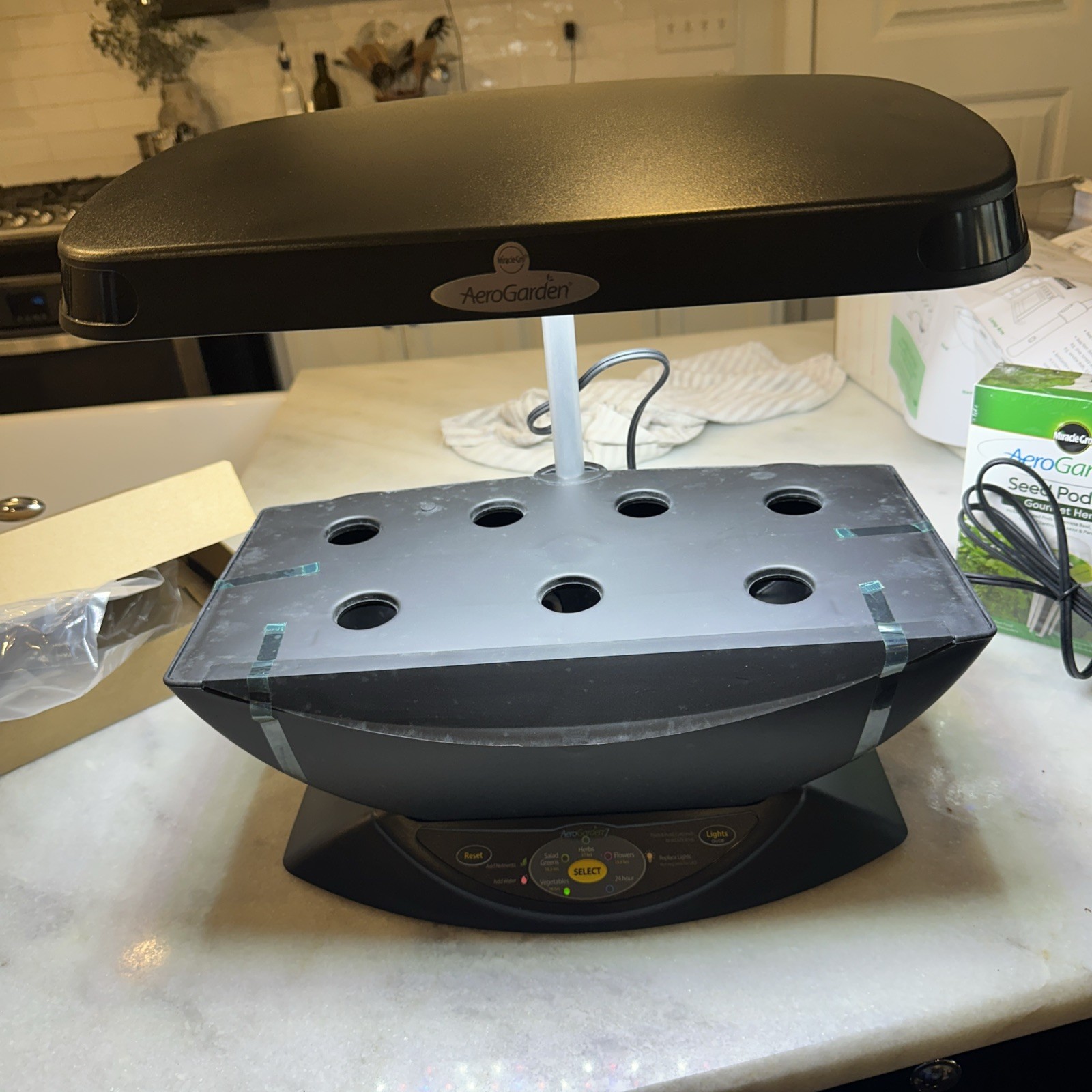 Aerogarden  LED Indoor 7 Pod Home Garden #100612 Hydroponic System - NEW