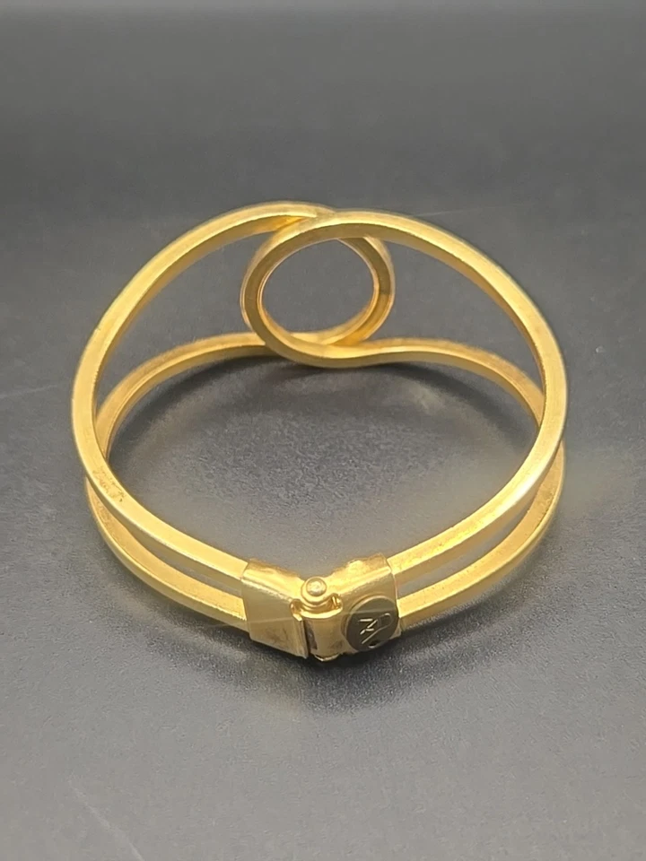 Brazalete Casa Blanca Mercado Negro Tono Dorado - Moderno Diseño de Lazo Ovalado,... Foto 3 de 4