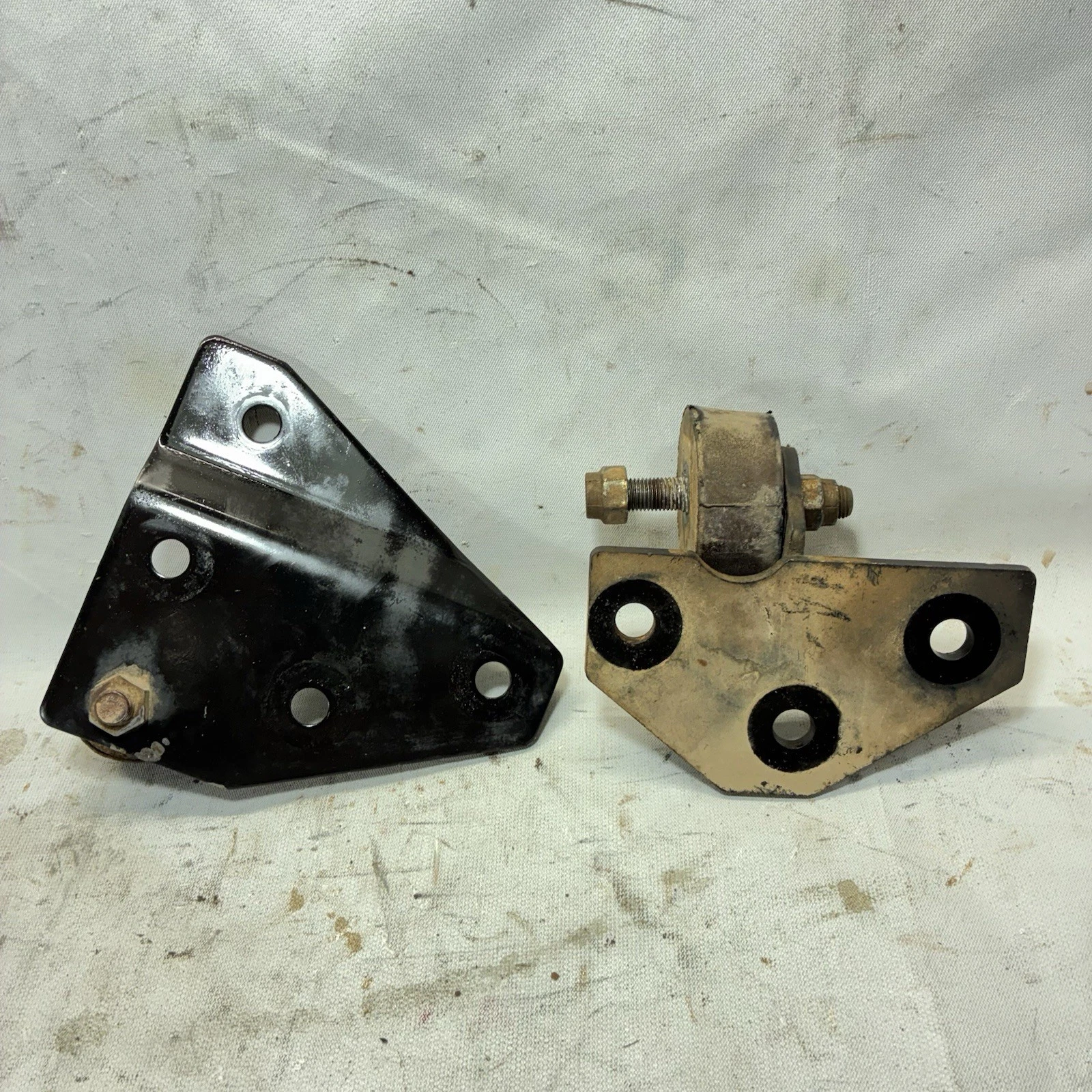 1997 Polaris Xplorer 400L OEM ENGINE MOUNT MOTOR  BRACKET