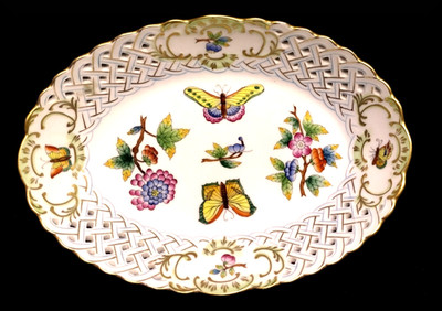 HEREND Queen Victoria Reticulated Hand Painted 7 3/8 inches Oval Serving Dish