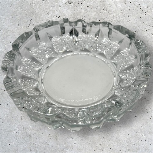 Vintage Heavy Cut Glass Ashtray – 6” Wide Elegant Design Bar Home Office Decor - Picture 5 of 11
