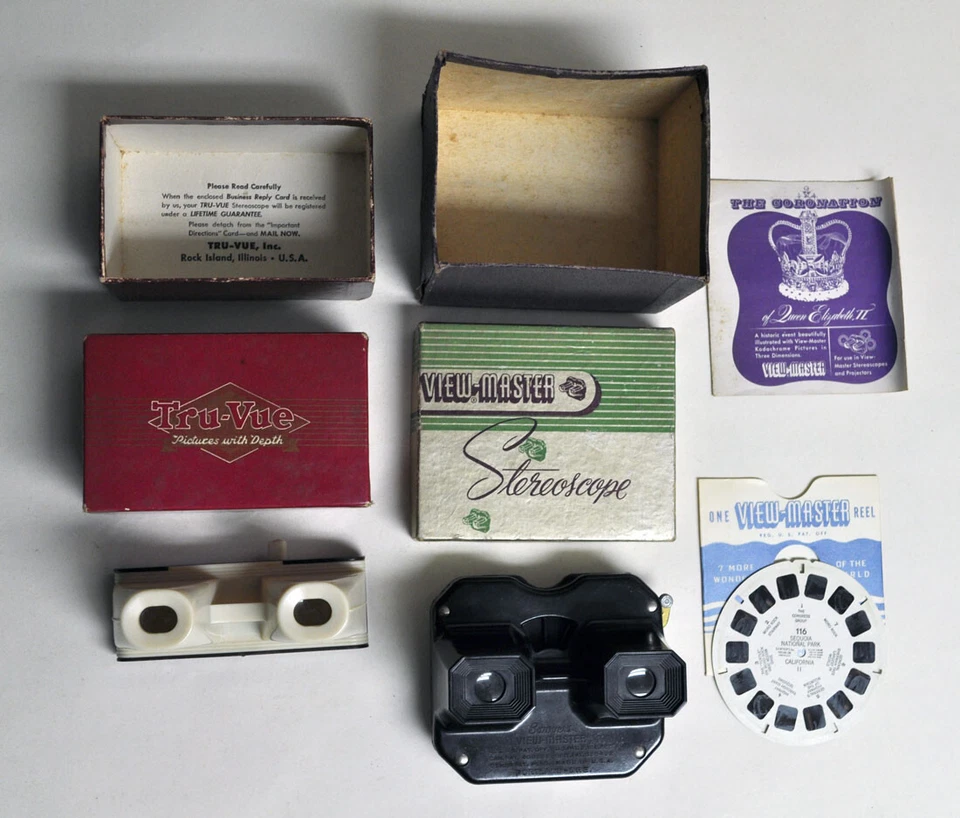 Vintage Sawyers View-Master Model C-3D Viewer and Tru-Vue Lot - Image 2 of 4