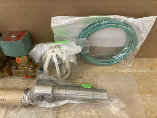 Assorted Industrial Parts Gaskets, Fittings, O-Rings, Heaters, Valves Lot of 93 - Picture 22 of 24
