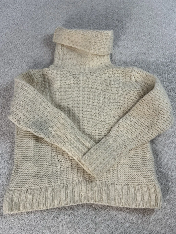 Suéter feminino Banana Republic fio italiano malha robusta gola alta creme XS - Imagem 2 de 4